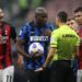 Lukaku already nervous after Romagnoli’s foul. The argument with Ibrahimovic