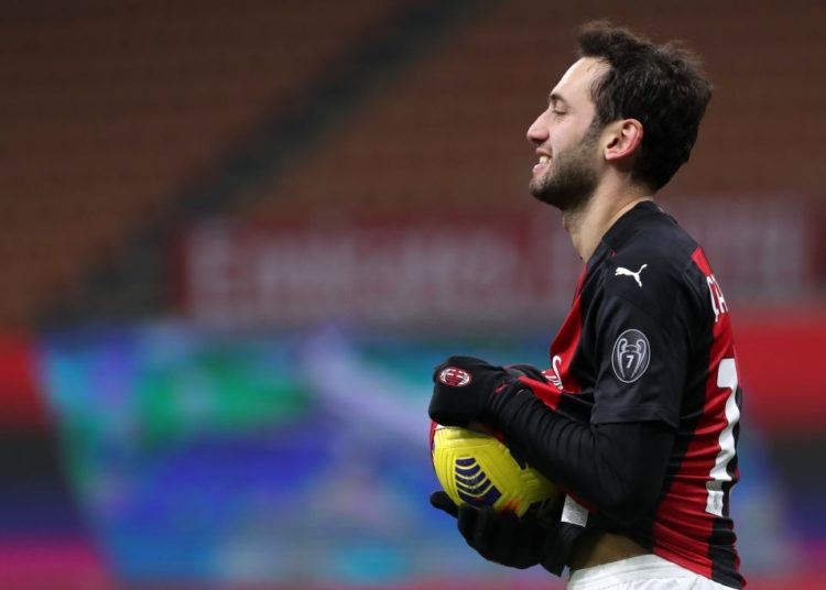 Calhanoglu donates his autographed shirt to a hospital