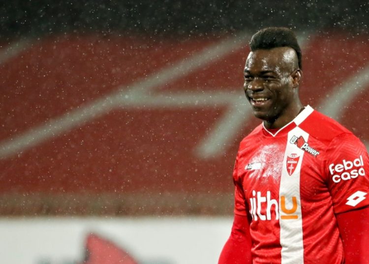 Balotelli comments on the Ibra-Lukaku fight and reveals who he’ll cheer for in the derby