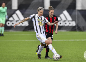Juventus topple lackluster AC Milan 4-0 on race-title decisive match