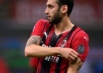 Daily Mail: Two Premier League clubs are tempted by Hakan Calhanoglu