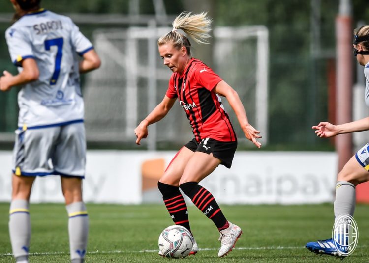 Official: Julia Simic retires from football at the age of 32