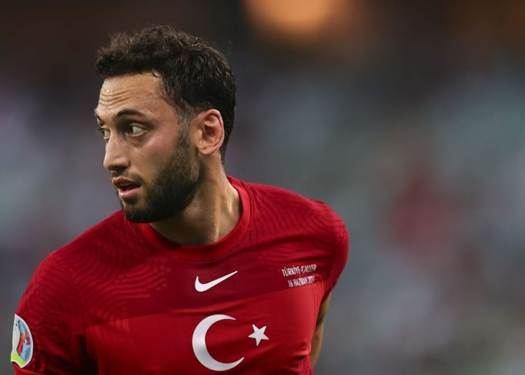 Gazzetta: Calhanoglu flops in the Euro, and only has one offer