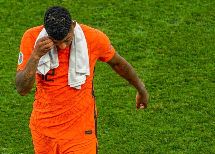 FcIN: AC Milan, Inter and Lazio in race to sign Dutch free agent left-back Van Aanholt