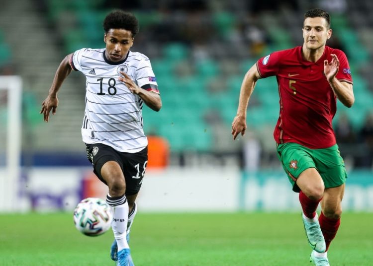 Sky: AC Milan managers prepare to send new offer to sign Manchester United’s fullback Diogo Dalot