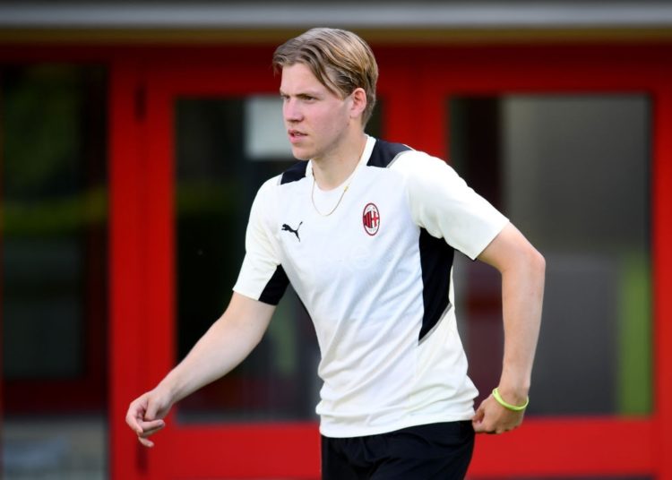 Fabrizio Romano: Milan refused first offer from Bundesliga side for Hauge as it was deemed insufficient