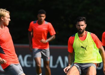 Giroud returns to training group in preparation for Champions League clash against Liverpool