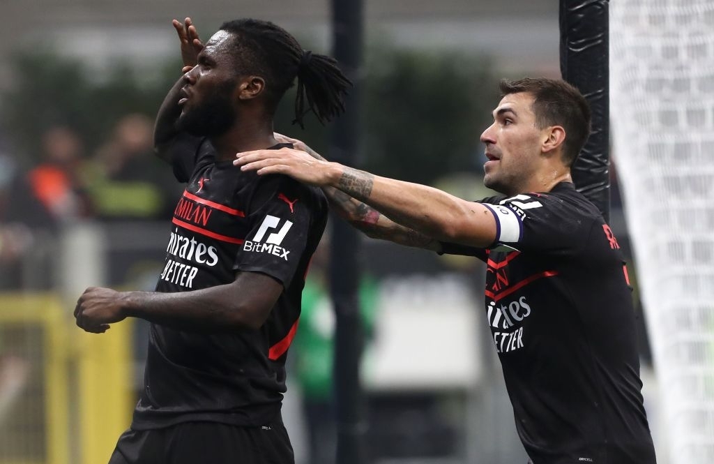 Franck Kessie and Alessio Romagnoli of AC Milan