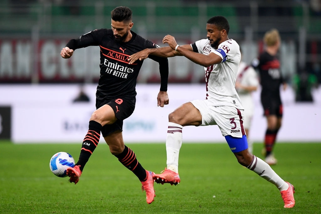 Giroud Bremer of Torino and Giroud of AC Milan