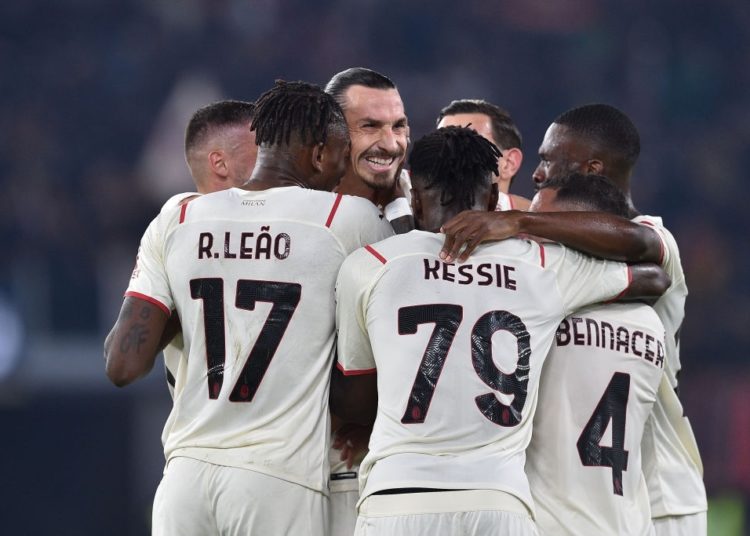 Milan players celebrate vs Roma