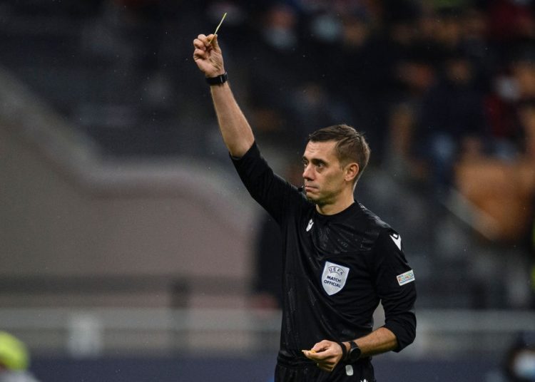 French Referee Turpin manages game of Milan – Porto badly as he makes two significant mistakes