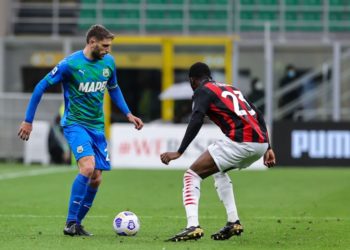 Fikayo Tomori of AC Mila, vs Domenico Berardi of sassuolo