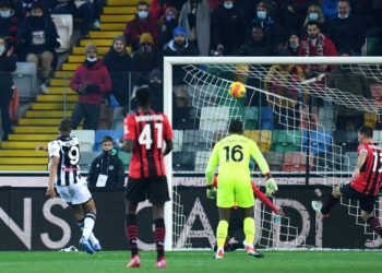 Beto scores vs AC Milan