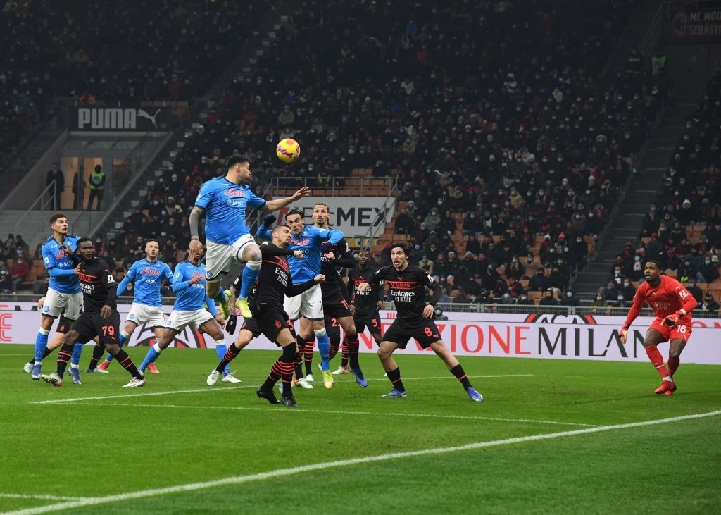 Napoli's corner vs AC Milan