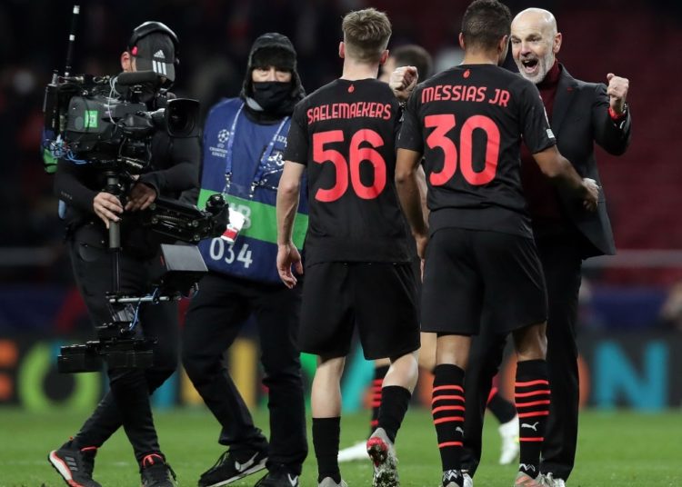 Alexis Saelemaekers, Junior Messias and Stefano Pioli of AC Milan