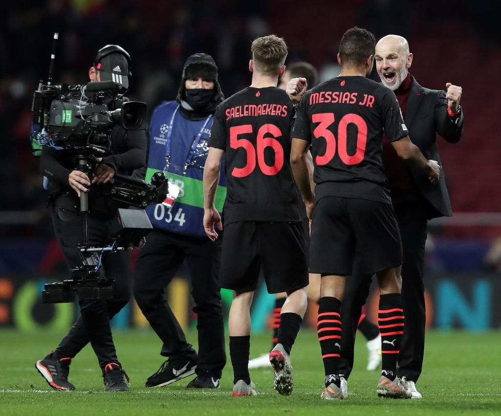 Alexis Saelemaekers, Junior Messias and Stefano Pioli of AC Milan