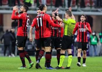 AC Milan players and Marco Serra