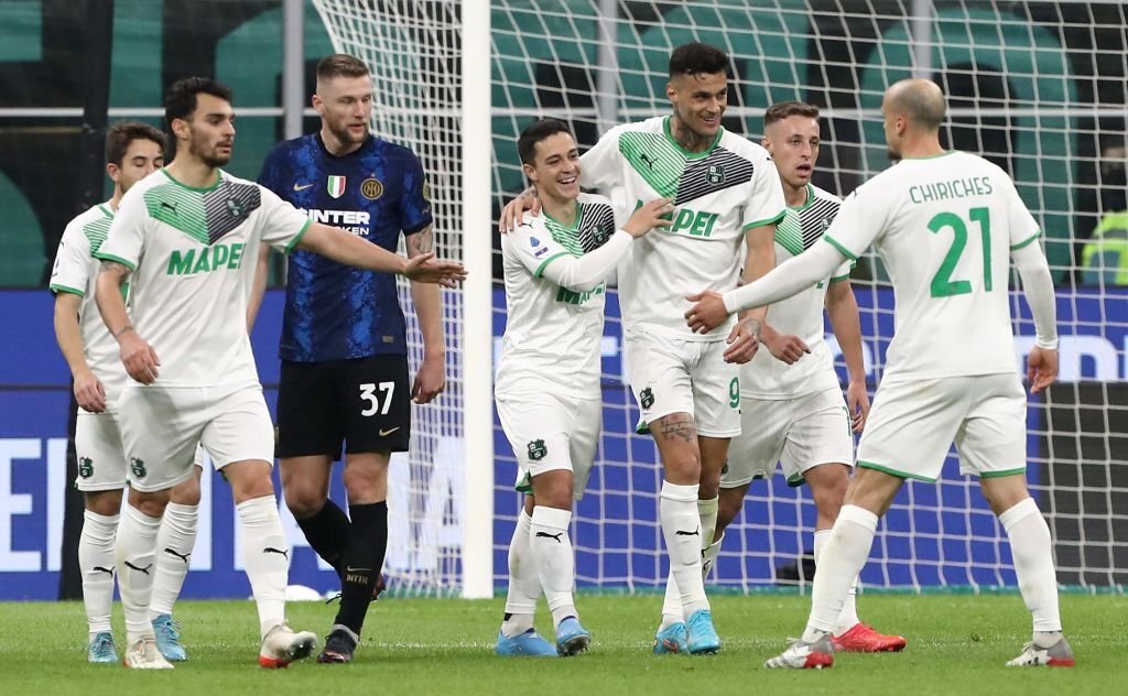 Sassuolo players celebrate vs Inter Milan