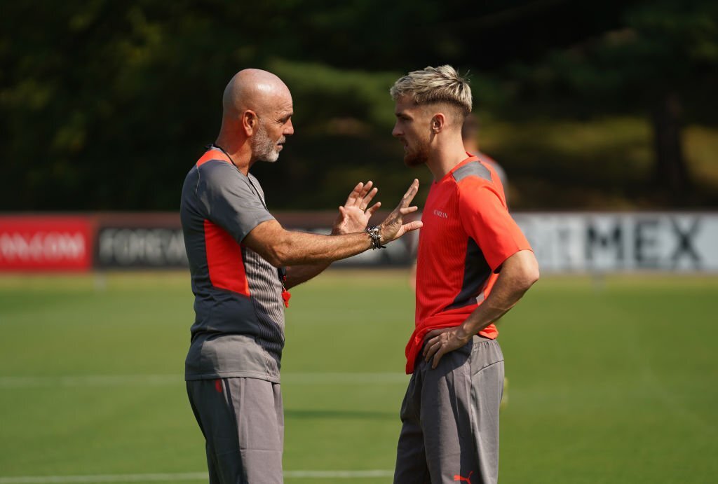 Alexis Saelemaekers and Stefano Pioli of AC Milan