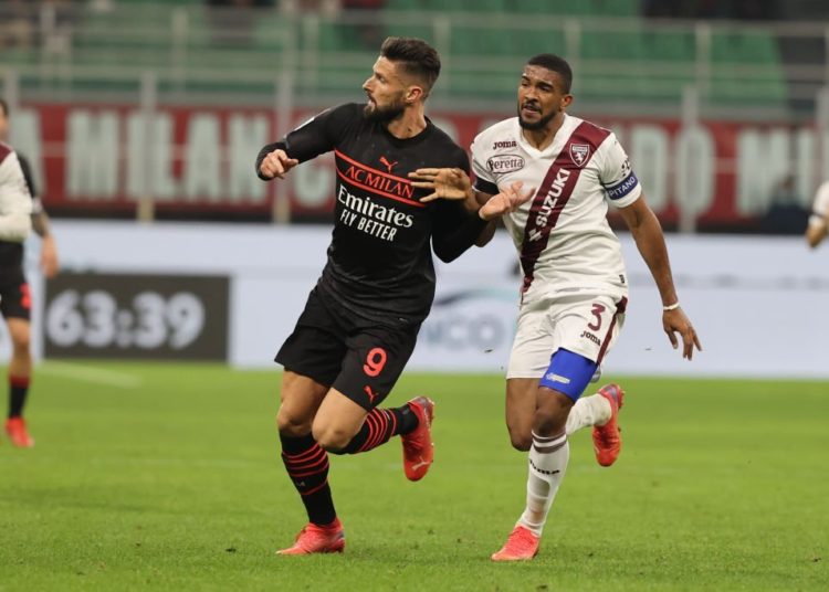 Olivier Giroud of AC Milan and Gleison Bremer of Torino