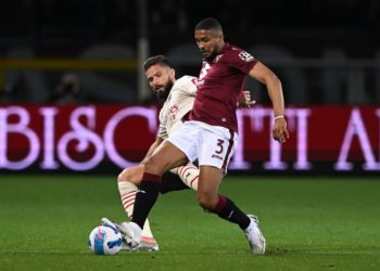 Torino's Gleison Bremer and Giroud of AC Milan