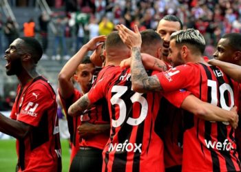 ac milan players celebrate