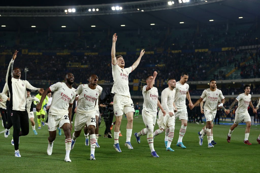 ac milan players celebrate