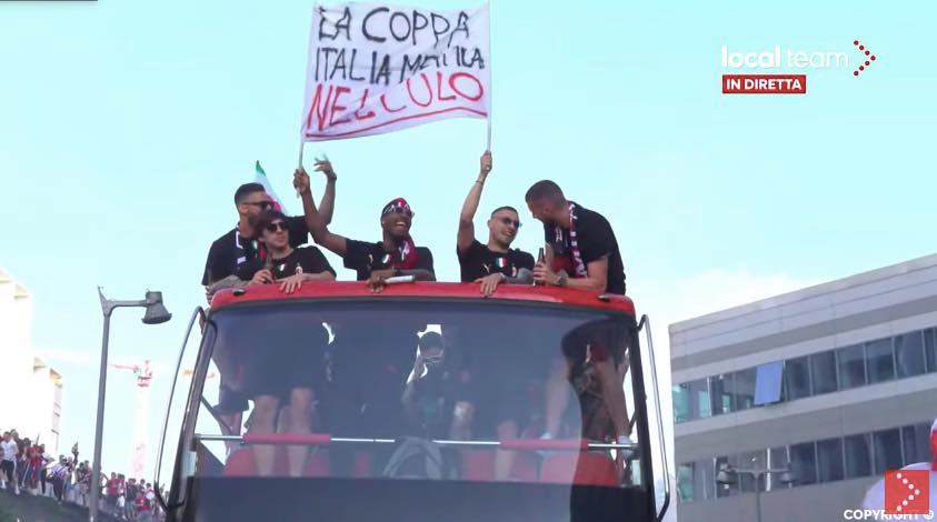 ac milan sign