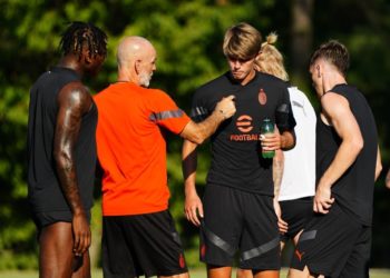 Charles De Ketelaere Stefano Pioli ac milan