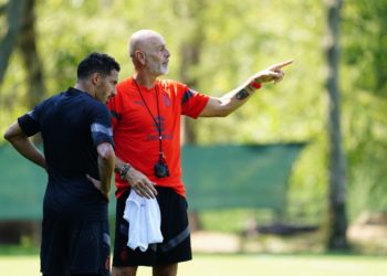 Stefano Pioli Ismael Bennacer AC Milan