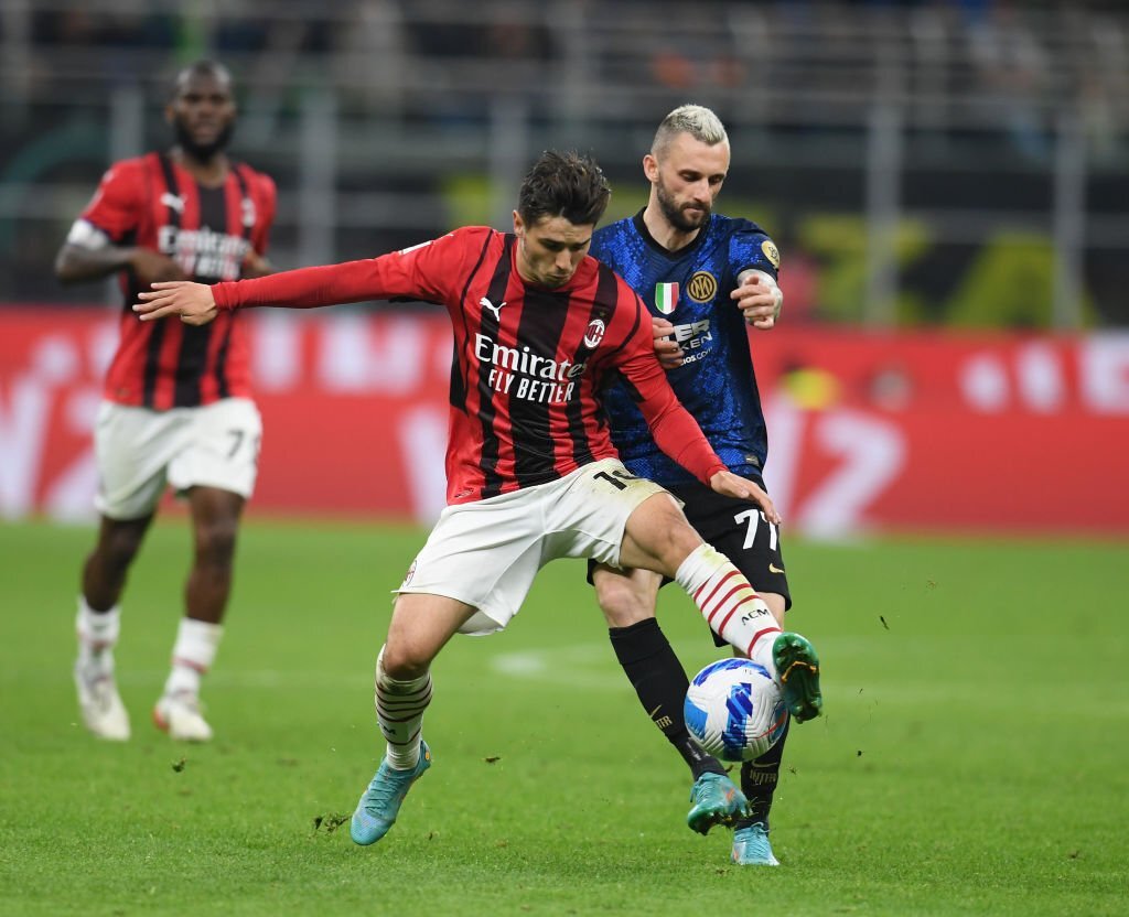 Brahim Diaz of AC Milan and Marcelo Brozovic of Inter