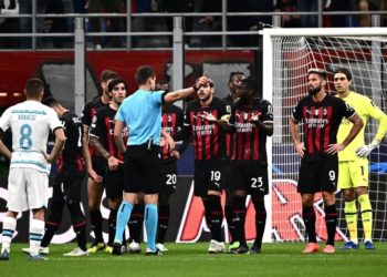 AC Milan players and Daniel Siebert
