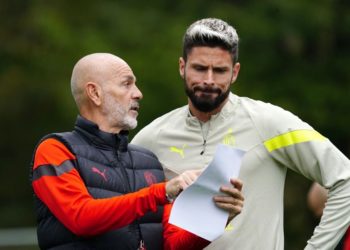 Olivier Giroud Stefano Pioli AC Milan جيرو بيولي ميلان