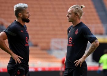 Olivier Giroud Simon Kjaer AC Milan