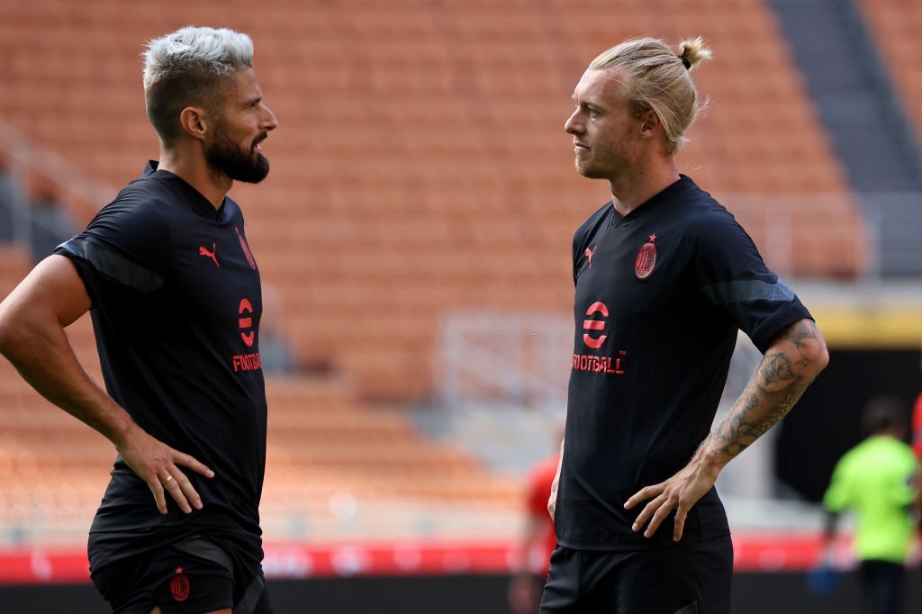 Olivier Giroud Simon Kjaer AC Milan