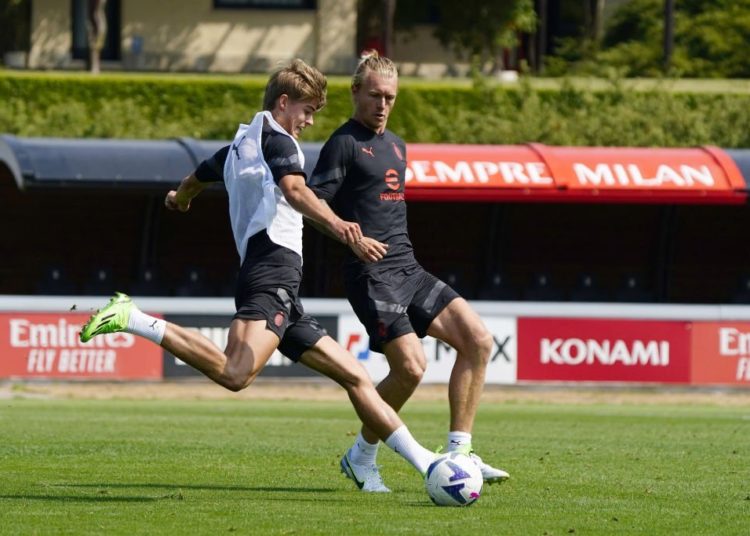 Charles De Ketelaere Simon Kjaer AC Milan