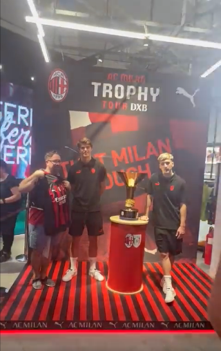 Alexis Saelemaekers and Charles De Ketelaere with the Scudetto trophy in Dubai on December 17, 2022. (Photo by Vito Angelè for Milanreports.com)