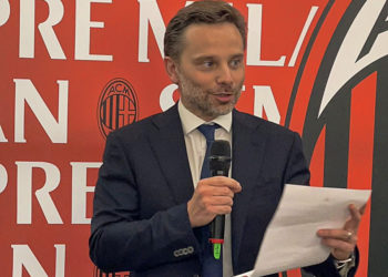 إدارة ميلان تتواجد في الميلانيللو لدعم الفريق.