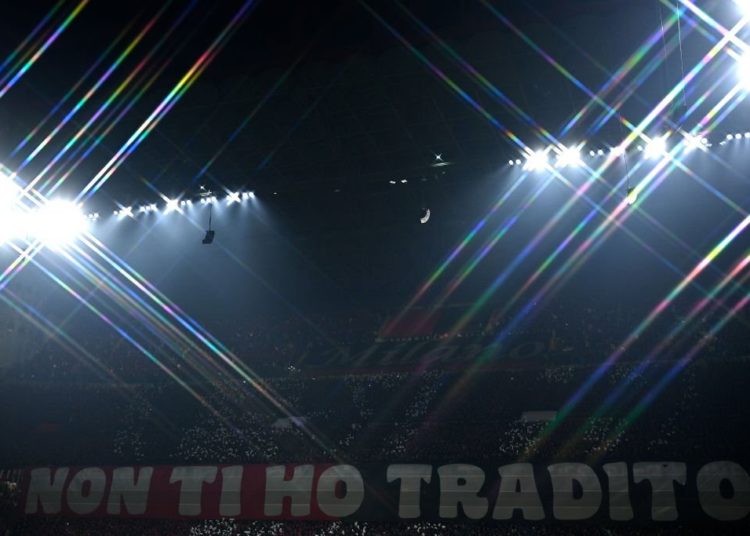 AC Milan fans San Siro سان سيرو ميلان