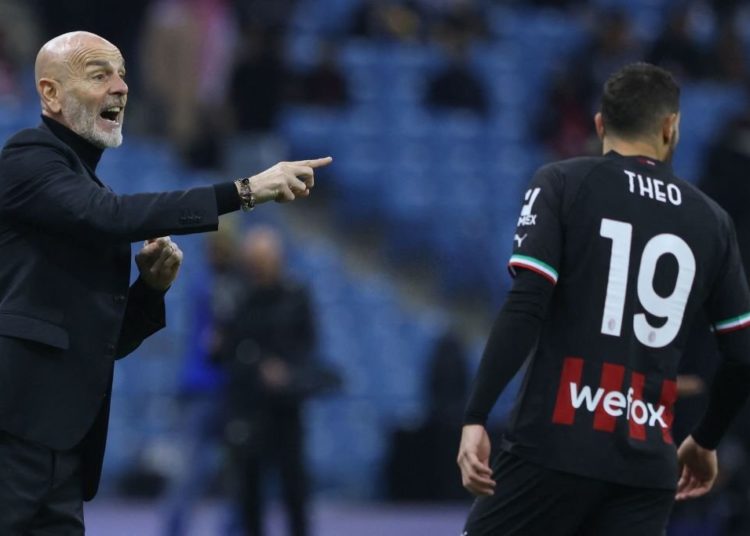 Stefano Pioli Theo Hernandez AC Milan بيولي ثيو هيرنانديز ميلان