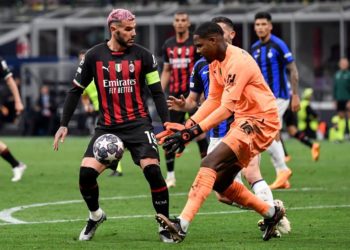 Theo Hernandez Mike Maignan AC Milan