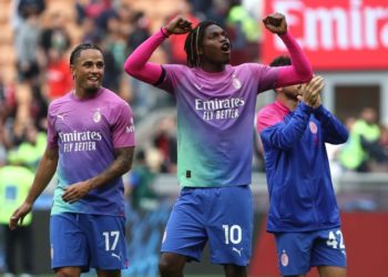 Rafael Leao celebrates