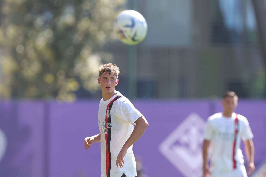 After Bartesaghi, another Milan Primavera talent signs on a professional  contract with AC Milan