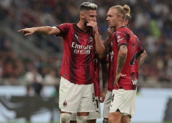 Olivier Giroud Simon Kjaer AC Milan ميلان جيرو كايير