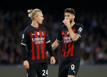 Simon Kjaer Olivier Giroud AC Milan
