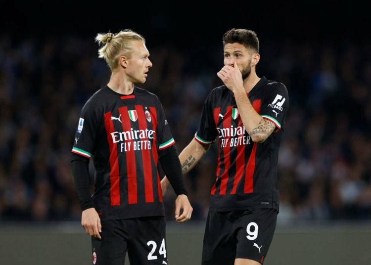 Simon Kjaer Olivier Giroud AC Milan