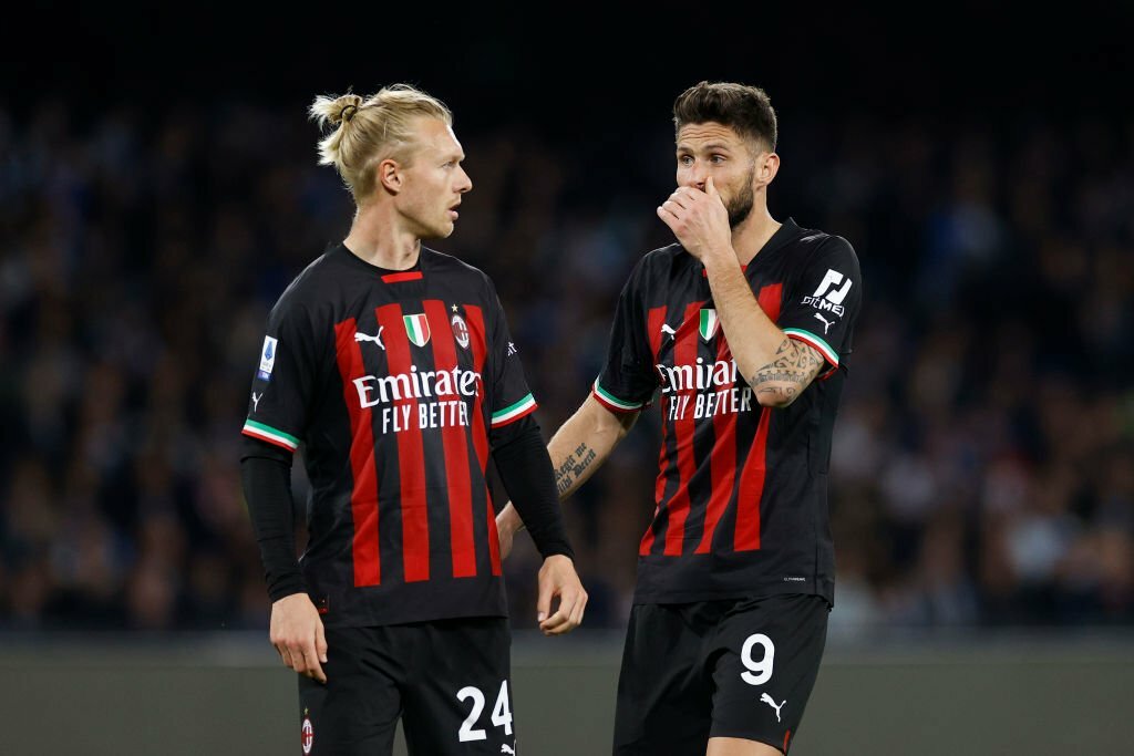 Simon Kjaer Olivier Giroud AC Milan كايير ميلان جيرو