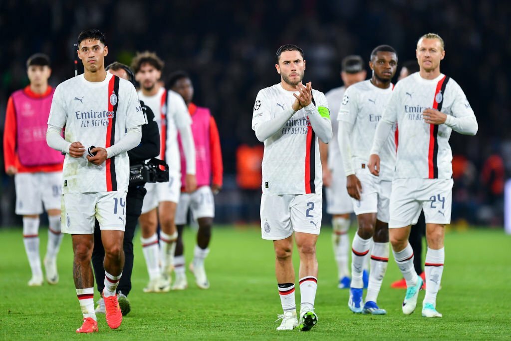 AC Milan players dejected ميلان