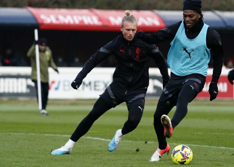 Simon Kjaer Rafael Leao AC Milan كايير ميلان لياو