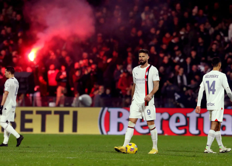 AC Milan Olivier Giroud dejected